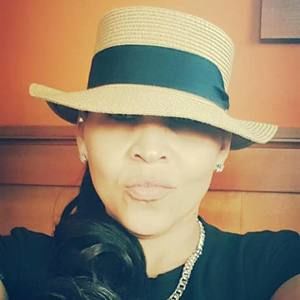 Meet your Posher, Tee